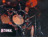 Jojo_Drumming.jpg (67889 Byte)